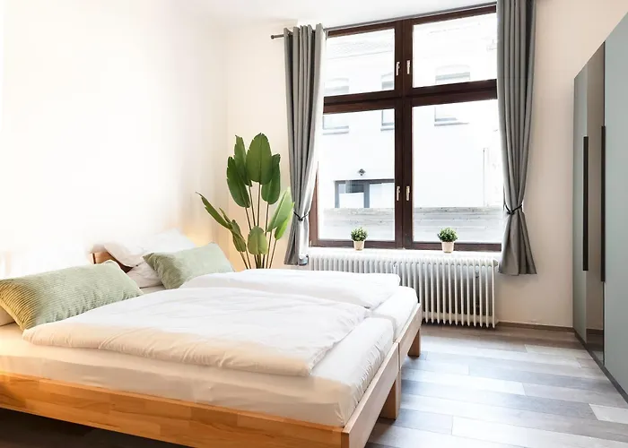 Ideal Fuer Familien & Business - 3 Sz - Zentral - Naehe Koeln & Dus - 240 Cm Esstisch